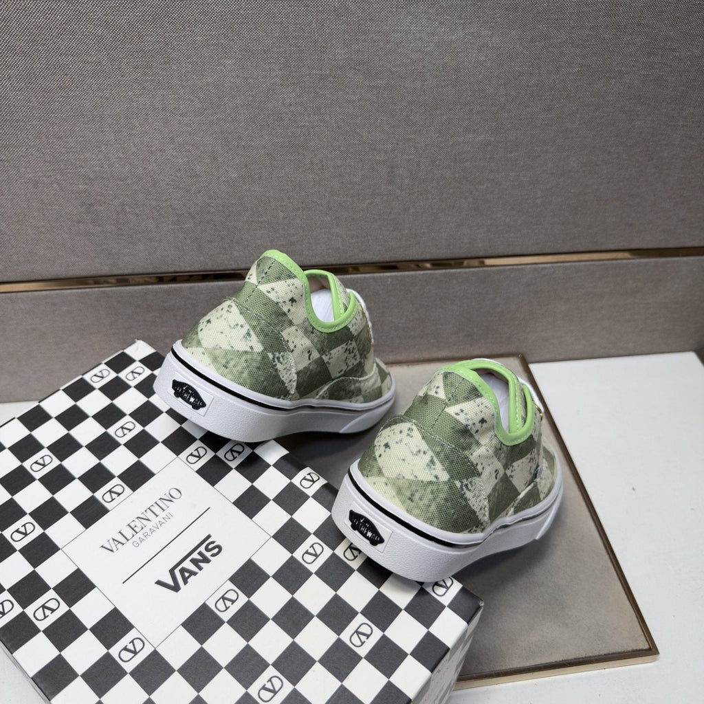 Vans Men's Green Camouflage Low-Top Sneakers