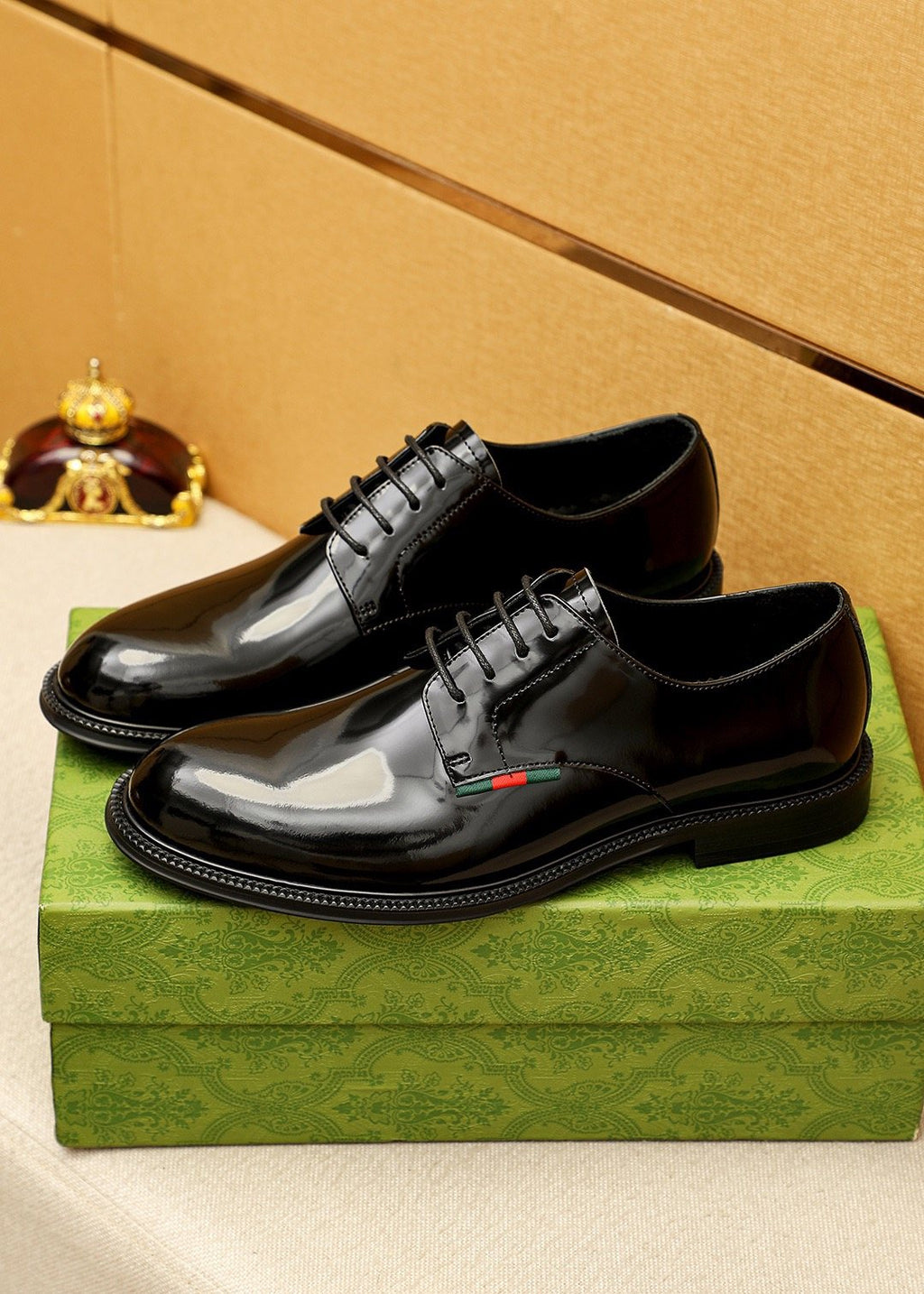GUCCI Stripe Lace-Up Dress Shoes